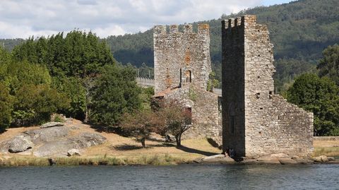 Torres de Oeste, en Catoira