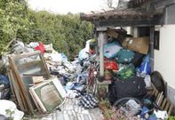 El vecino de Alcabre con 3.544 amigos en Facebook viv�a sin agua ni luz y acumulaba basura. 