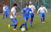 El Palmeira (de blanco) y el Tarago�a ofrecieron un partido de mucha brega en Vent�n. 