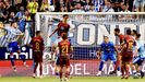 El deportivista Arnau Comas trata de rematar un crner botado al rea del Mlaga
