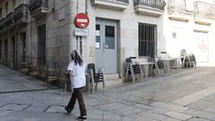 La r�a Real, la tradicional calle de los vinos de Vigo, se recicla para el uso residencial