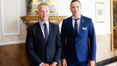 El presidente del Senado, �nder Gil, y el coordinador de de Extensi�n Universitaria y de Actividades de la UNED de Pontevedra, Rafael Cotelo