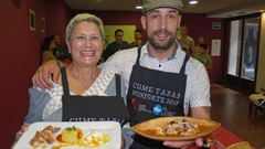 Josefa D�az, de Abad�a Don Sim�n, y Manuel Rodr�guez, de la taper�a Brancellao, muestras las tapas por las que fueron premiados