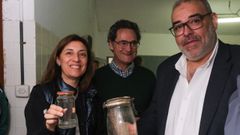 La conselleira de Medio Ambiente, �ngeles V�zquez, junto al alcalde de Sobrado, Lisardo Santos.