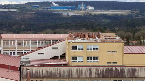 Un temporal levant� el pasado mes de marzo el tejado del CPI O Cruce de Cerceda