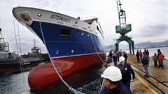Imagen de archivo de la botadura del Intermares, en el astillero Armon de Vigo, en enero del 2009