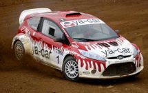 Perfecto Calvi�o compite en el nacional de autocr�s con un Ford Fiesta.