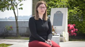 Noem� Rivas, viuda de Pedro Herrera, primer oficial de m�quinas fallecido en el Villa de Pitanxo cuando su hijo ten�a siete meses.