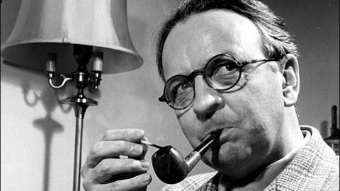 Retrato del escritor Raymond Chandler, creador del personaje. 
