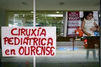 <span lang= es-es >Doble Cita en Valle Incl�n</span>. Al mismo tiempo que el Sergas daba una charla para avalar la reorganizaci�n en cirug�a pedi�trica, en el exterior protestaba la plataforma SOS Sanidade.