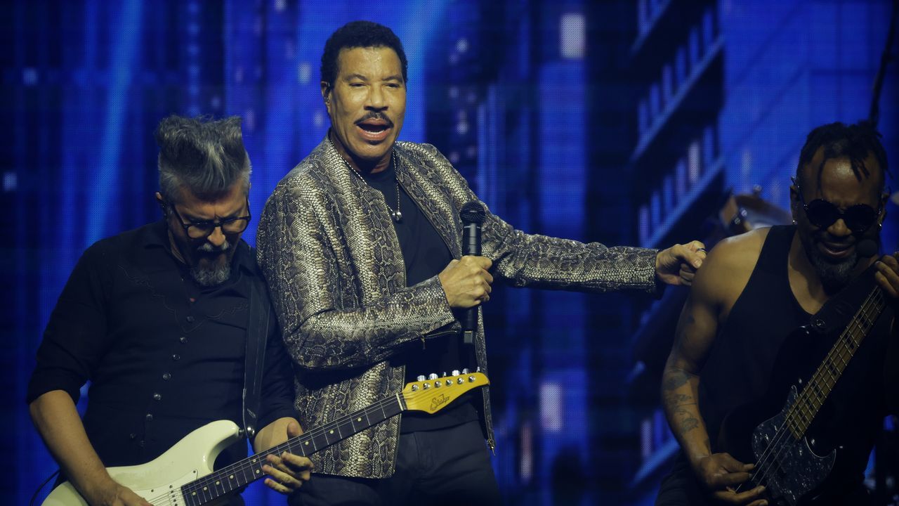 Lionel Richie toca la fibra sensible del Coliseum coruñés