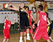 Un lance del derbi mari�ano disputado en Viveiro. 