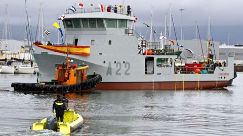 Botadura del buque de apoyo a buceadores para la Armada en el astillero Freire de Vigo.
