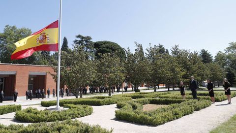 La Casa Real tambi�n ha guardado un minuto de silencio. En �l han participado Felipe VI, la reina Letizia y sus hijas