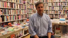 Alberto Lema na librar&iacute;a Numax en Santiago, onde presentou &laquo;A boca do r&iacute;o&raquo;.
