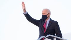 Biden se despide al tomar el Air Force One para viajar a Delaware
