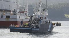 Un cerquero saliendo del puerto de Celeiro, en Viveiro, en una foto de archivo