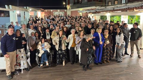 Profesores y exalumnos del colegio Videlba, que cumplir�a 50 a�os, se reunieron en el hotel Finisterre