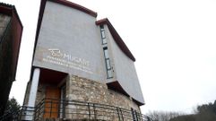 Una de las fachadas del edificio luce ya el nuevo nombre, Mugart