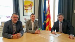 El secretario general de EH Bildu, Arnaldo Otegi (c), y el secretario de Relaciones Polticas de esta formacin, Gorka Elejabarrieta (i), se han reunido este jueves en Waterloo (Blgica) con el presidente de Junts, Carles Puigdemont (d).