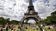 Legalmente hay que pedir una autorización para sacar fotos al monumento francés