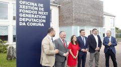 De izquierda a derecha, el alcalde de Pontedeume, el diputado provincial de Emprego, la mandataria local de A Coru�a, el presidente de la Diputaci�n, el regidor de A Capela y su hom�logo de Santiago