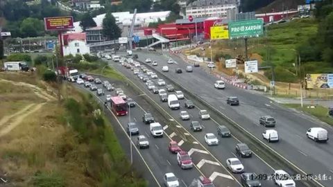 Retenciones en los cuatro carriles en sentido entrada a A Coru�a