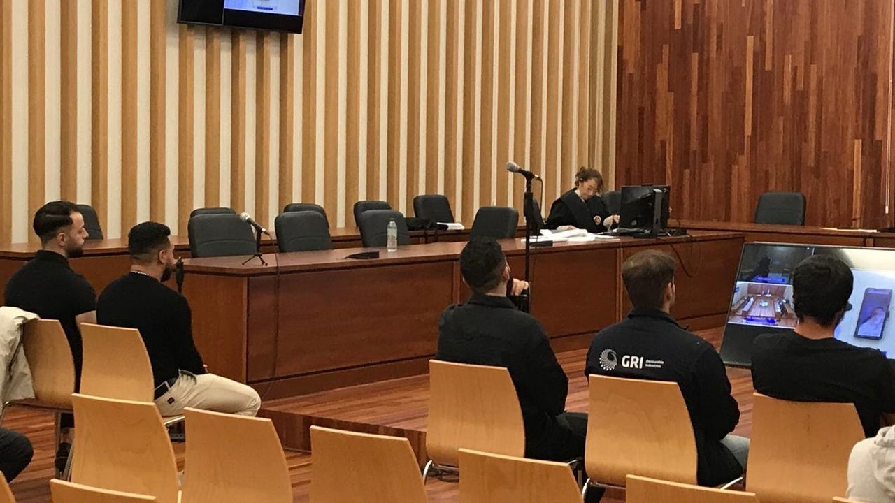 Condenan en Vigo a ocho jóvenes por participar en la ciberestafa de los falsos técnicos de Windows