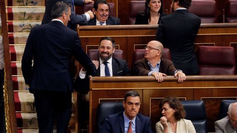 Los diputados de Vox se sentaron justo detr�s de los asientos reservados para el Gobierno