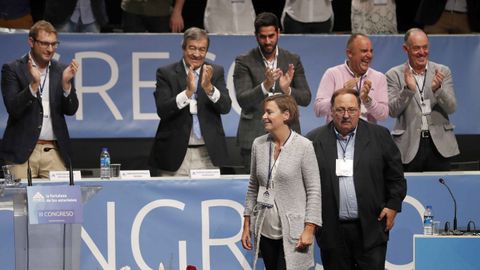 La alcaldesa de Gij�n, Carmen Moriy�n (c), ha sido elegida hoy presidenta de Foro y cabeza de lista en las elecciones auton�micas de 2019 con 315 votos a favor, 3 en blanco y uno nulo en el III Congreso del partido en Pola de Siero. En su nuevo equipo, compuesto por 30 vocales, figura como vicepresidente, un cargo de nueva creaci�n para realizar una labor de asesor�a de la presidenta, el hasta ahora secretario general, Francisco �lvarez Cascos (2i), que ser� sustituido por el concejal de Laviana Adri�n Pumares (1i)