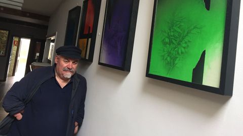 Celso Dourado en una exposici�n en Ribadeo
