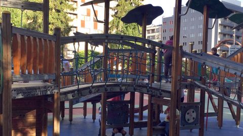 En Ponferrada, hay parques, como este de El Plant�o, que tiene juegos que no hay en los de Lugo