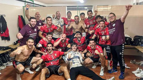 Los jugadores del Nov&aacute;s, celebrando un triunfo en la presente temporada.