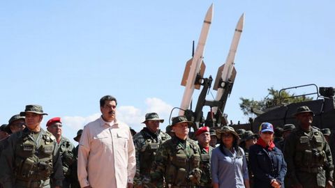 El presidente Nicol�s Maduro, ayer durante unos ejercicios militares en Venezuela
