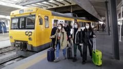 Carmen, Elisa y Peregrina llegan a la estaci�n de Campanha tras m�s de cinco horas de viaje.