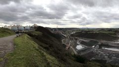 Panormica tomada desde la Campa de Torres del Parque de Carbones y de la central trmica de Aboo, en las proximidades del puerto de El Musel de Gijn.