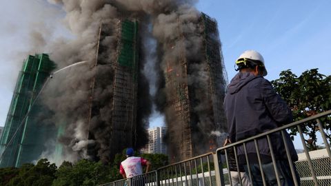 Incendio en un bloque de edificios de Hong Kong