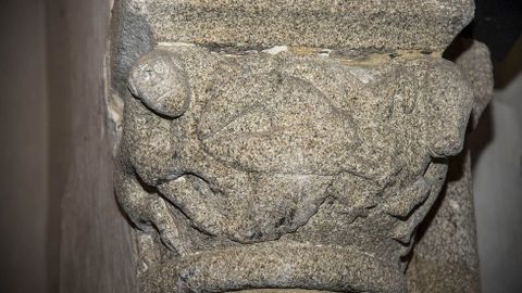 Capiteles en el arco del crucero de la iglesia parroquial de Pinol