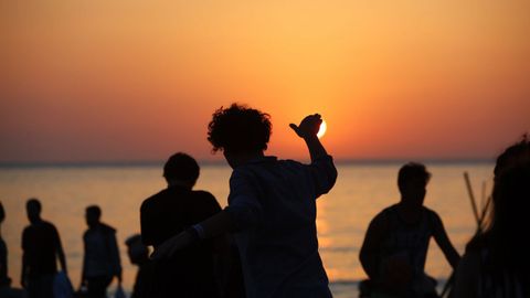 El sol ya se pone en A Coru�a. Llega la noche de San Juan.
