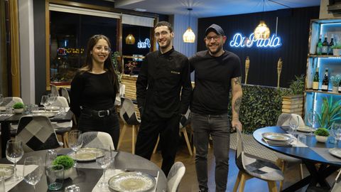 Geam Paolo, a la derecha, con Martini y Luigi en su nuevo restaurante italiano en Perillo