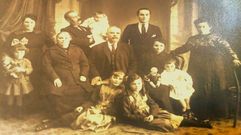 Foto de la familia de la Fuente, con Enrique, al fondo, continuador del negocio