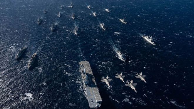 En la imagen, despliegue de veinte buques de la OTAN en el Mare Aperto, entre los que se encuentran los tres con base en Ferrol.