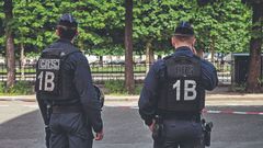 Agentes de polic�a el pasado mes de mayo en Par�s.