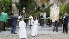 La renovaci�n del voto de Monforte con su patrona ser� esta vez en la iglesia de A R�goa, en vez de en el Campo da Virxe. En la foto, la ceremonia del a�o pasado
