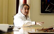 Ernesto Gonz�lez Seoane (O Barqueiro, 1962) � catedr�tico de Filolox�a Galega.