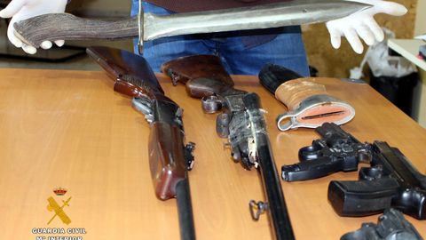 Detenidos 69 miembros de varios clanes por venta drogas y peleas de gallos