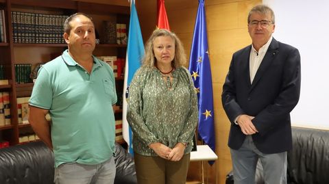 El teniente de alcalde, Manuel Pérez; la alcaldesa, Sara Inés Vega; y el delegado de la Xunta, Manuel Pardo, se reunieron en Ourense.