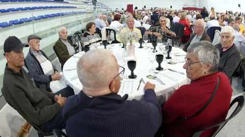 XANTAR DE CONFRATERNIDADE PARA AS PERSOAS MAIORES EN POBRA 2025