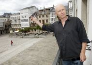 Chris Masuak ayer por la tarde en el Ayuntamiento de Viveiro donde present� el concierto. 