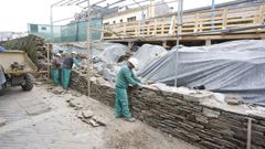 Obras de reconstrucci�n del muro derrumbado de la Muralla de Lugo